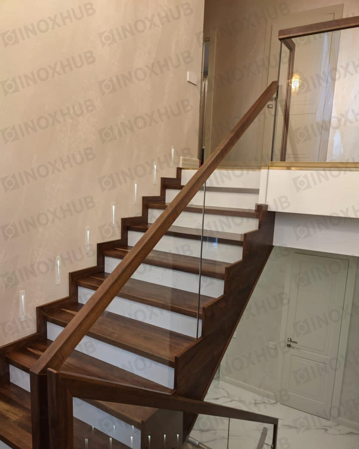 Проект лестничные перила в частных домах ООО "Альбион Гласс"