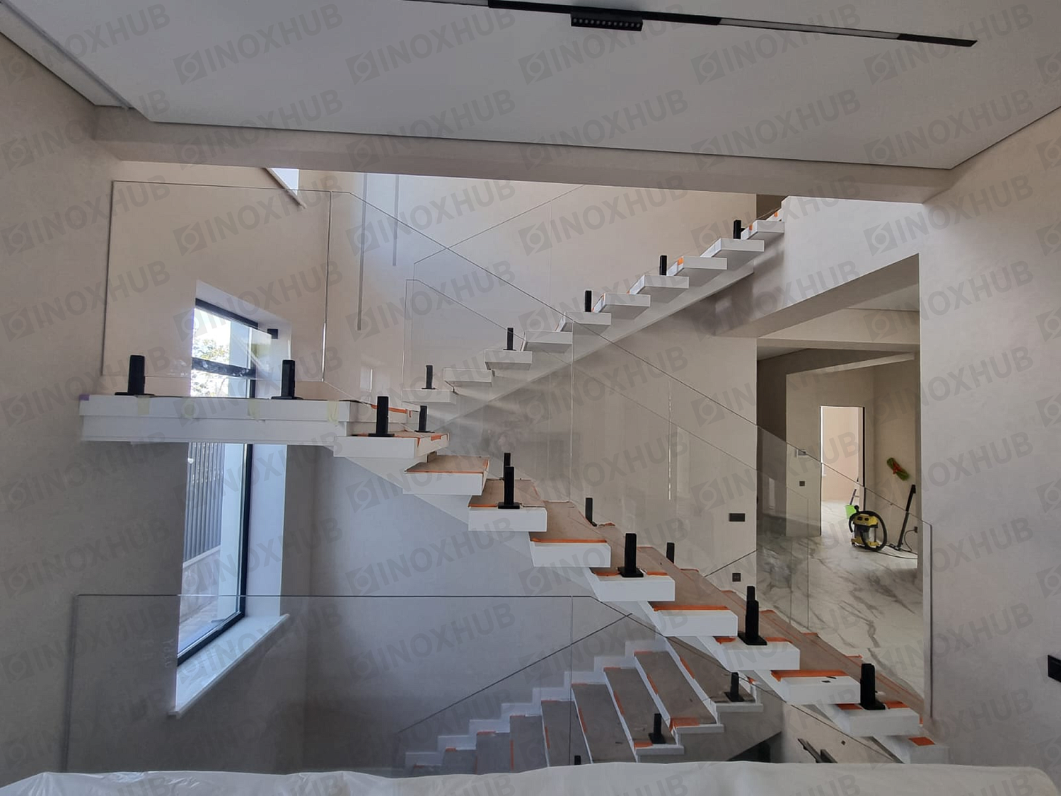 Проект лестничные ограждения из стекла в частном доме г. Ставрополь