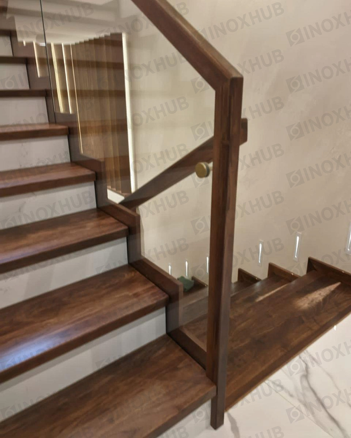 Проект лестничные перила в частных домах ООО "Альбион Гласс"